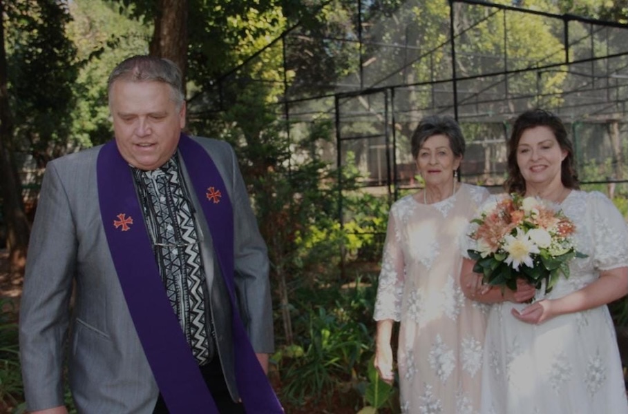 Wedding ceremony by Dr. Gerrit Rademeyer in Hazyview